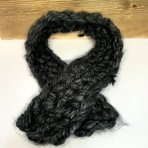 Hand Knit Wool Scarf Womens Cameo Brooch Soft Cozy Winter Chunky Classic Wrap - Picture 7 of 10